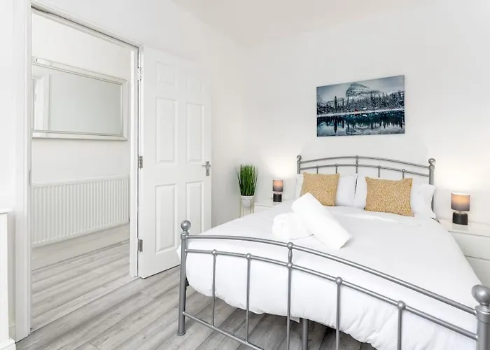 Flatzy - 3 Bed In City Centre With Free Parking