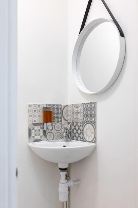Flatzy - 3 Bed In Centre With Free parking *