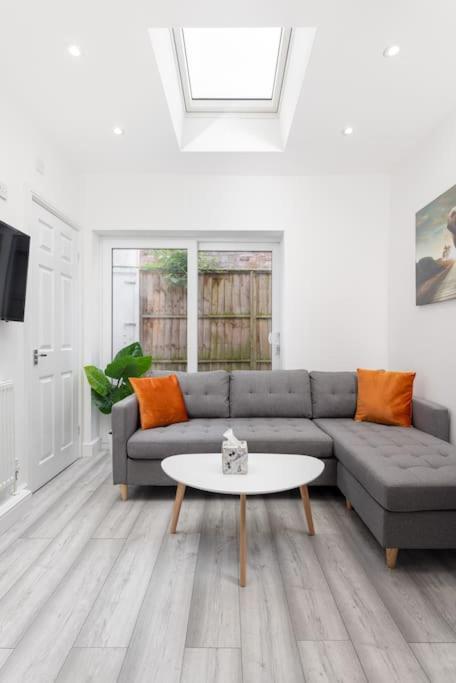 Flatzy - 3 Bed In Centre With Free parking Holiday home Liverpool